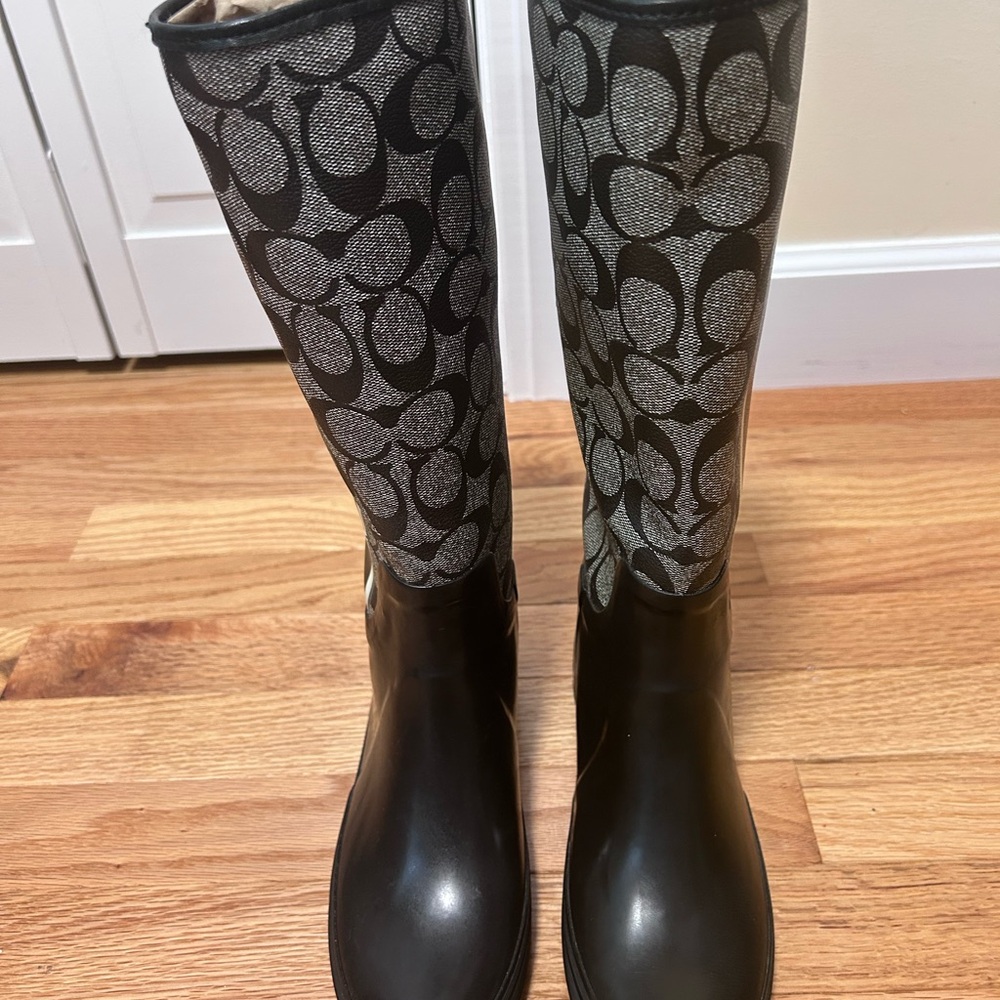 Coach Signature Logo Womens Tall Rain Boots Black Rubber 
Size 6B
